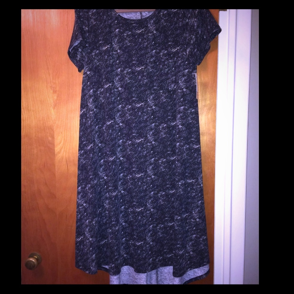 BNWT. Med Lularoe Carly.